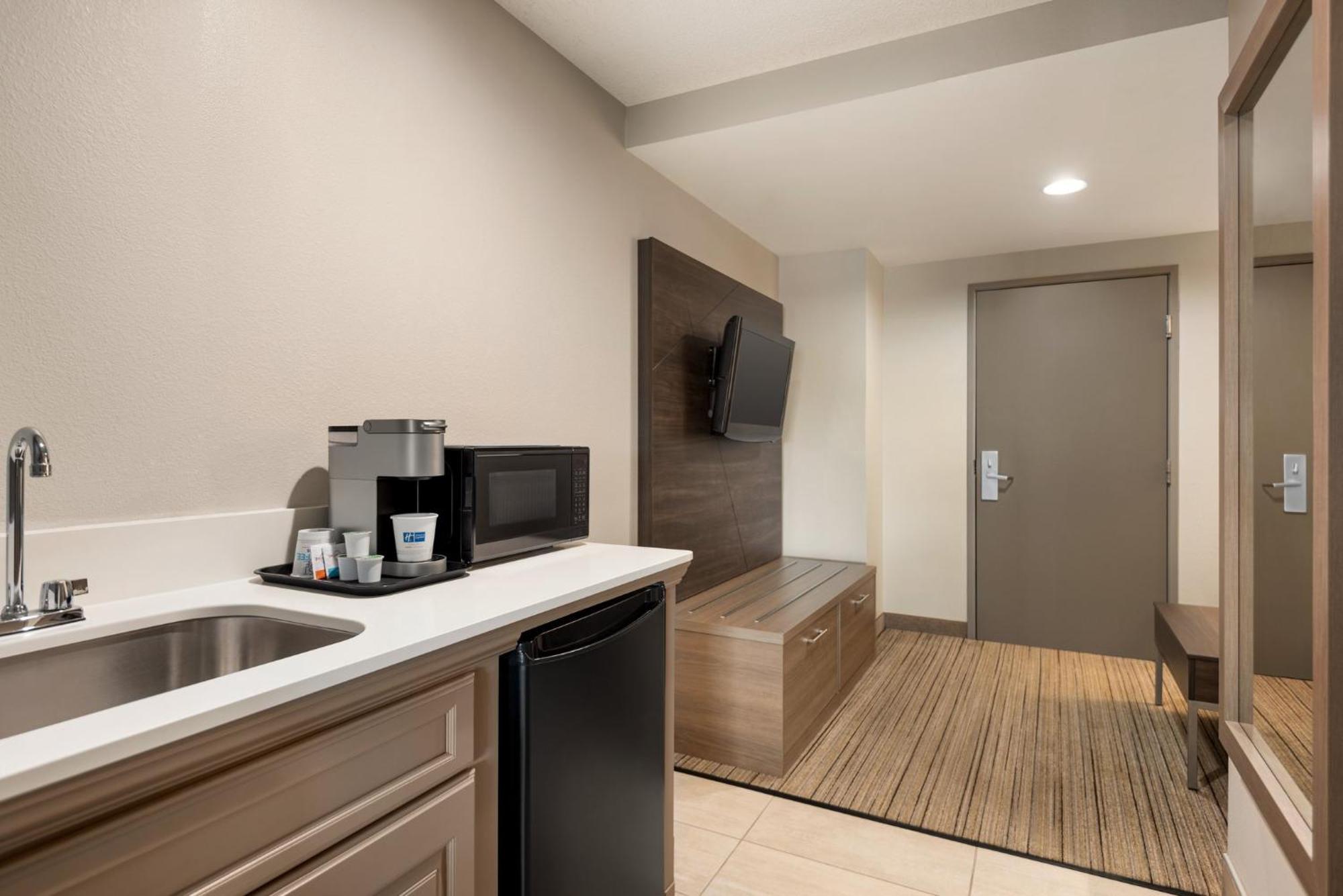 Holiday Inn Express Hotel & Suites Fredericksburg By Ihg Exterior foto