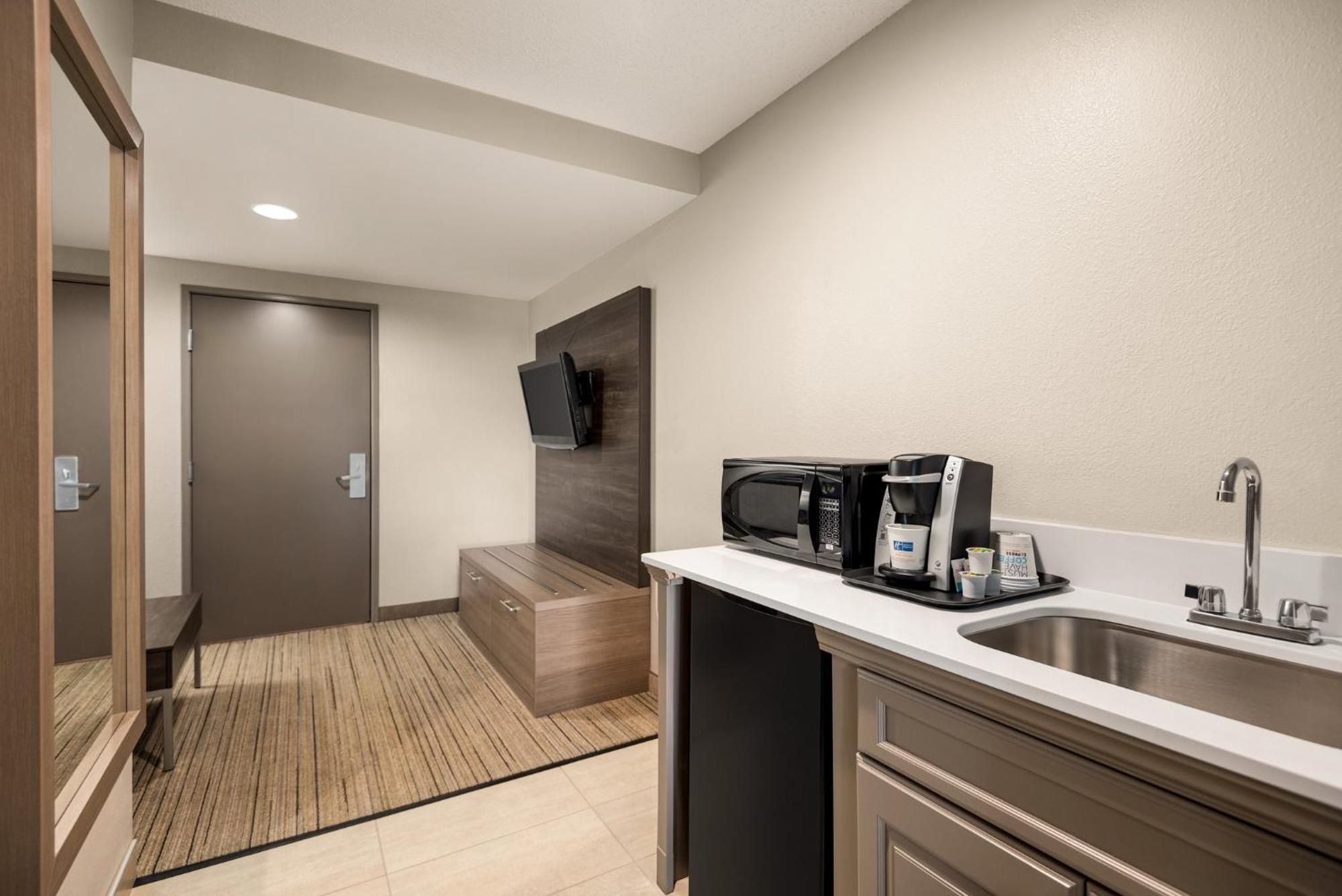 Holiday Inn Express Hotel & Suites Fredericksburg By Ihg Exterior foto