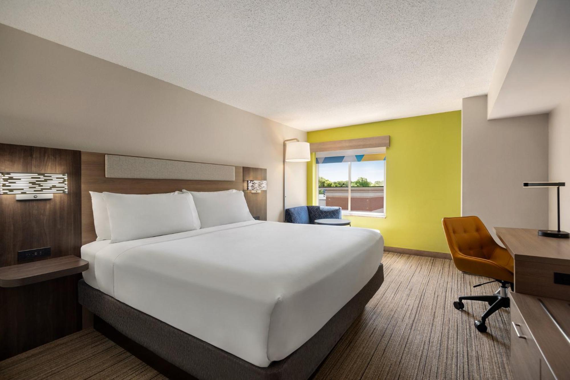 Holiday Inn Express Hotel & Suites Fredericksburg By Ihg Exterior foto