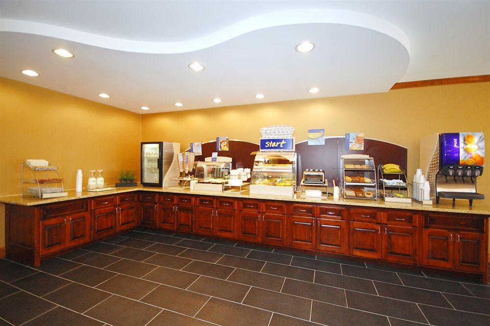 Holiday Inn Express Hotel & Suites Fredericksburg By Ihg Exterior foto