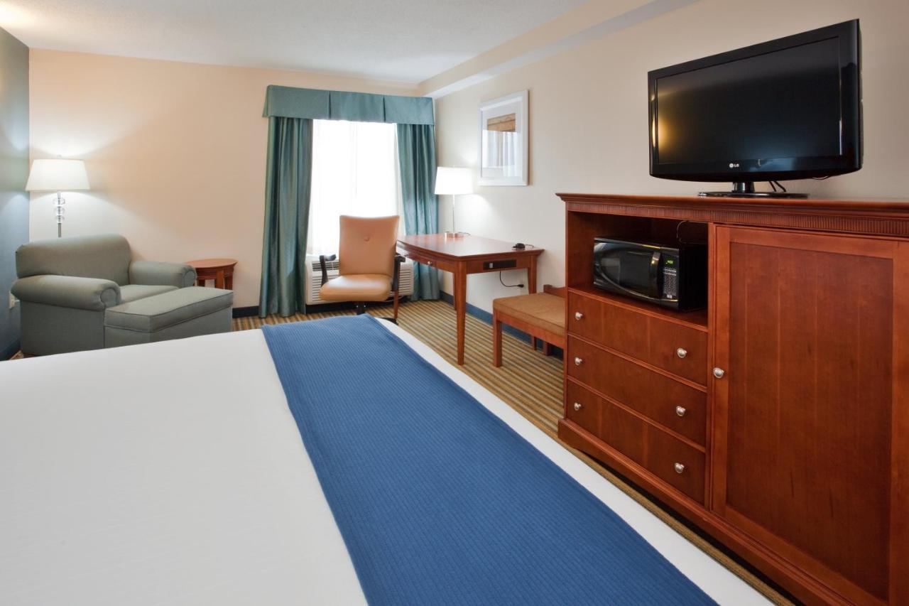Holiday Inn Express Hotel & Suites Fredericksburg By Ihg Exterior foto